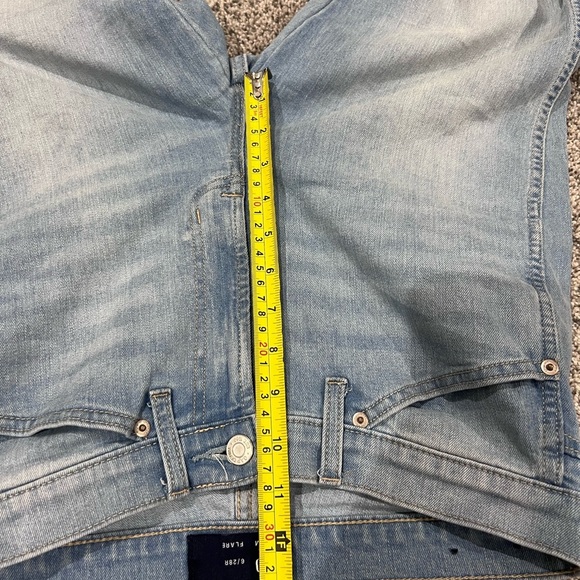 Gap Denim Women’s Light Wash Faded Flare Zip Fly Jeans Size 6 28 R - Picture 6 of 8